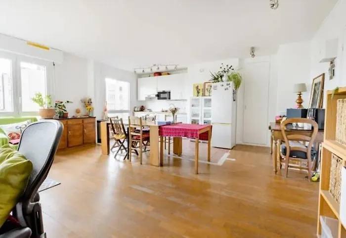 Mobility Lease 70 M2 For 4 Parking Belleville *